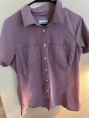 Columbia women’s Short-Sleeve Button-Down Shirt - Mauve.